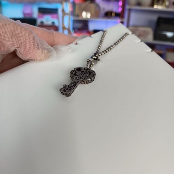 Gucci 925 Silver Key Motif Double G Logo Charm Necklace Men’s Women’s - Picture 7 of 13